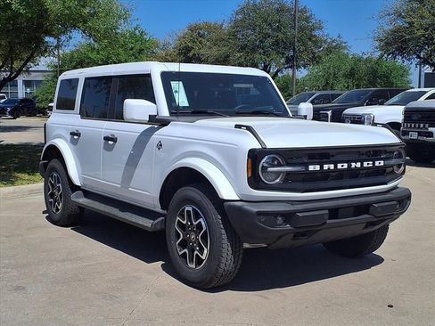 New 2026 Ford Bronco Outer Banks image 3