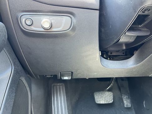 Used 2023 Chevrolet Equinox LT image 18