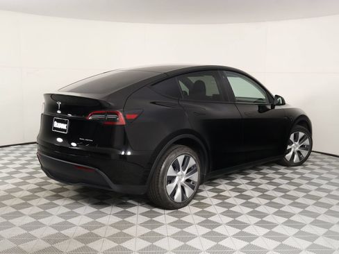 Used 2023 Tesla Model Y Long Range AWD/4WD image 4