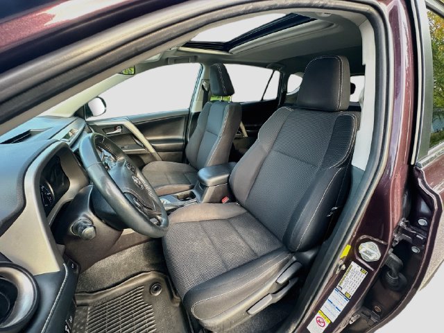Used 2018 Toyota RAV4 XLE AWD/4WD image 19