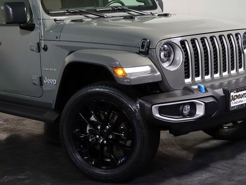 Used 2023 Jeep Wrangler Unlimited Sahara AWD/4WD image 8