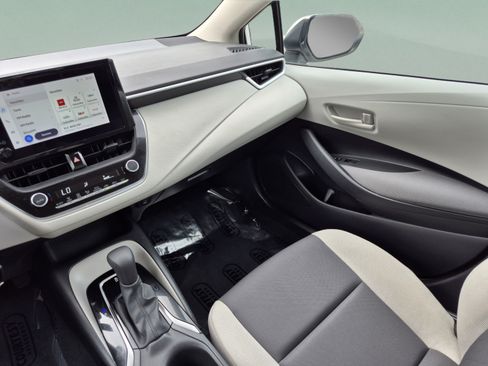 Used 2023 Toyota Corolla LE FWD image 13