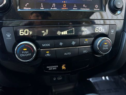 Used 2020 Nissan Rogue SV w/ Premium Package image 30