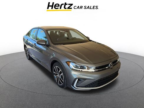 Used 2025 Volkswagen Jetta SE image 1