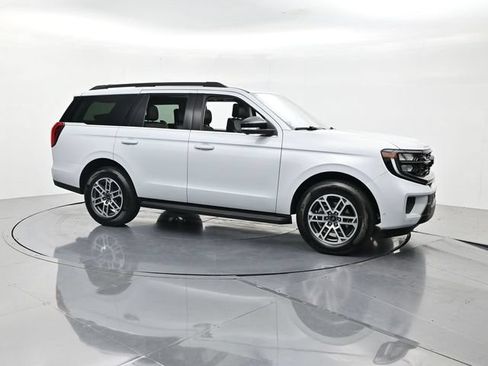 Certified 2025 Ford Expedition Active RWD image 3