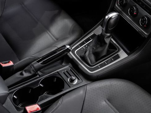 Used 2015 Volkswagen Golf S FWD image 21
