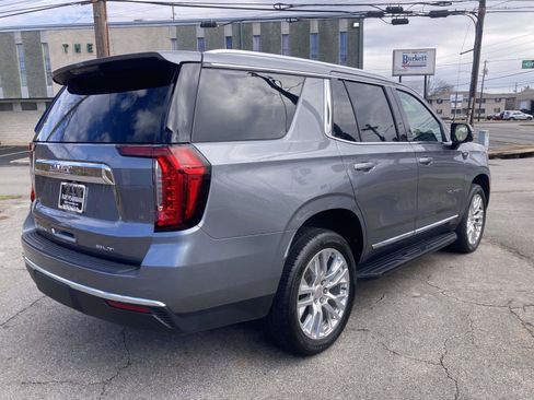 Used 2021 GMC Yukon SLT w/ SLT Luxury Plus Package image 3