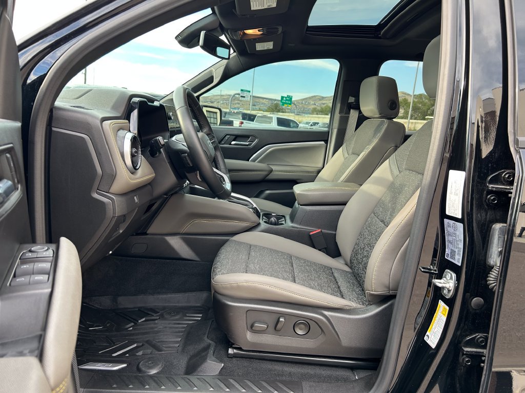 Used 2024 Chevrolet Colorado ZR2 w/ Technology Package AWD/4WD image 8