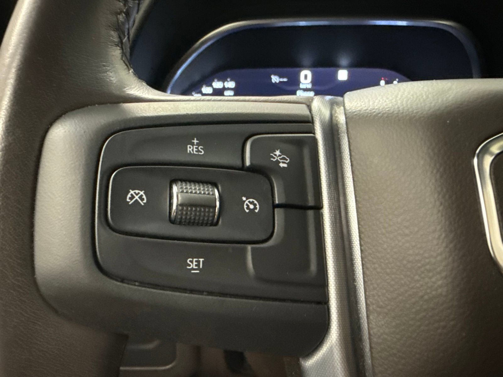 Used 2023 GMC Yukon SLT RWD image 22
