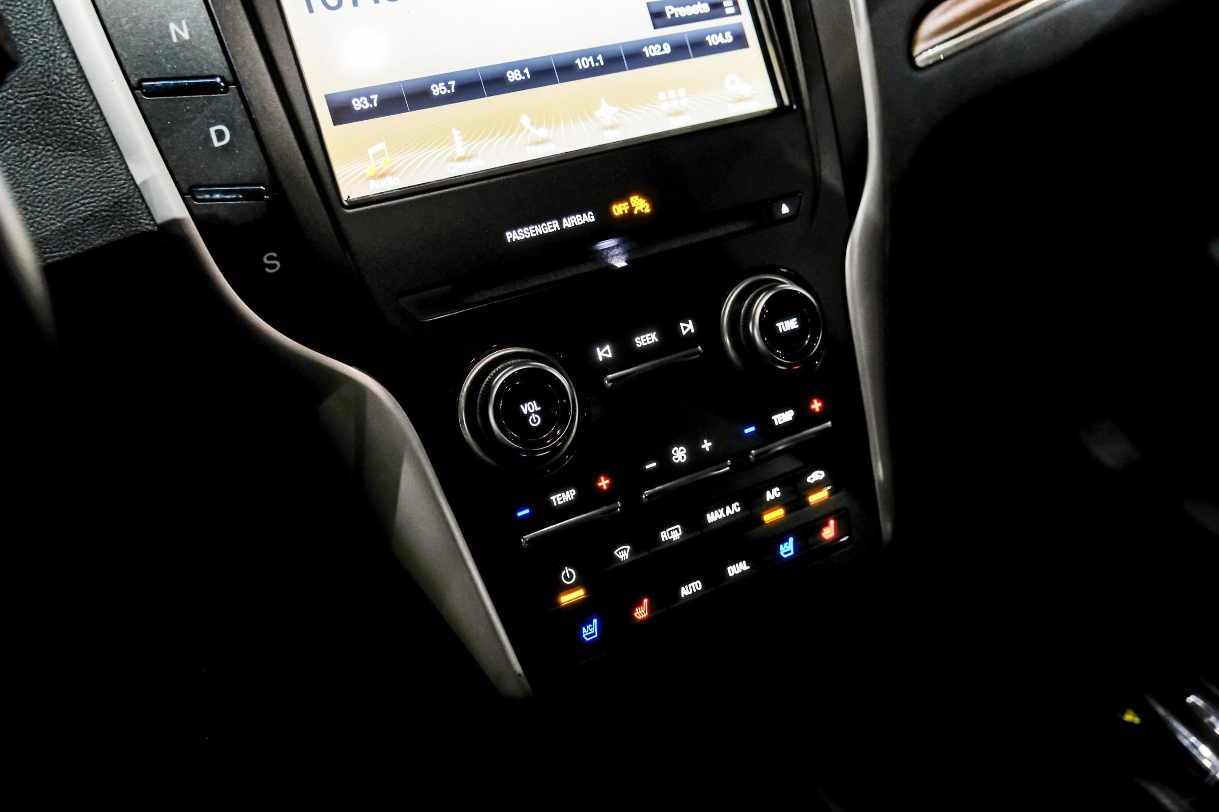 Used 2018 Lincoln MKC Reserve w/ Lincoln MKC Climate Package AWD/4WD image 22