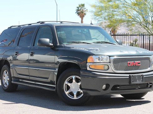 Used 2003 GMC Yukon XL Denali image 2