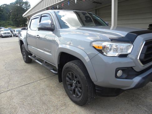 Used 2020 Toyota Tacoma SR5 w/ Technology Package AWD/4WD image 5