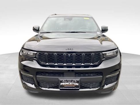 Used 2024 Jeep Grand Cherokee L Limited w/ Luxury Tech Group II image 2