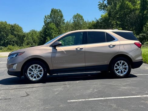 Used 2019 Chevrolet Equinox LT w/ Driver Convenience Package FWD image 8