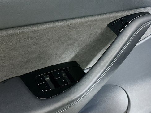 Used 2020 Tesla Model Y Long Range image 15