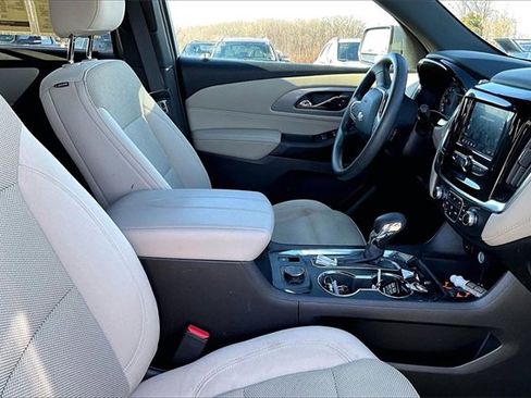Used 2023 Chevrolet Traverse LS w/ Safety Package image 10