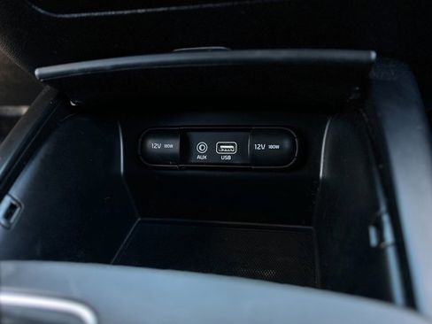 Used 2020 Kia Sorento LX image 9