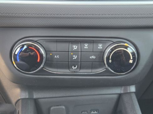 Used 2025 Chevrolet TrailBlazer LS w/ LS Confidence Package FWD image 11