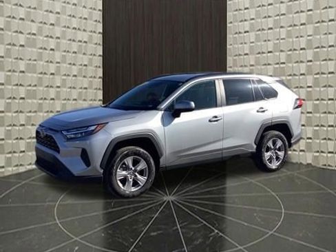 Used 2025 Toyota RAV4 XLE AWD/4WD image 10