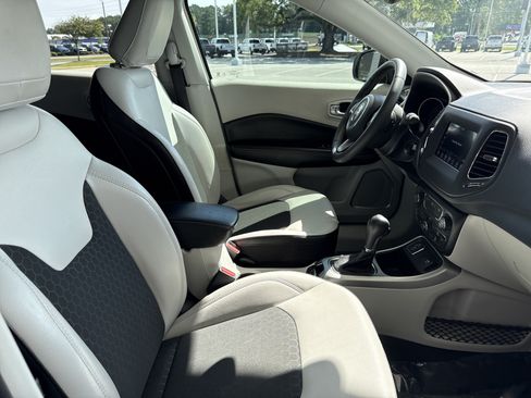 Used 2021 Jeep Compass Latitude FWD image 31