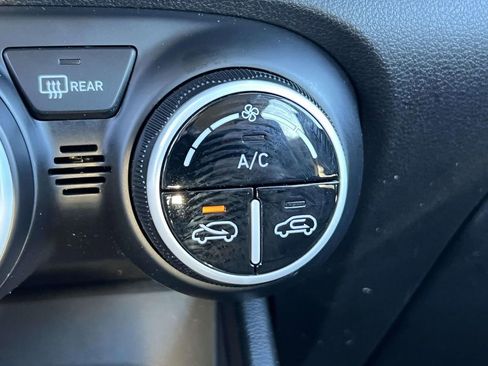 Used 2024 Hyundai Venue Limited image 38