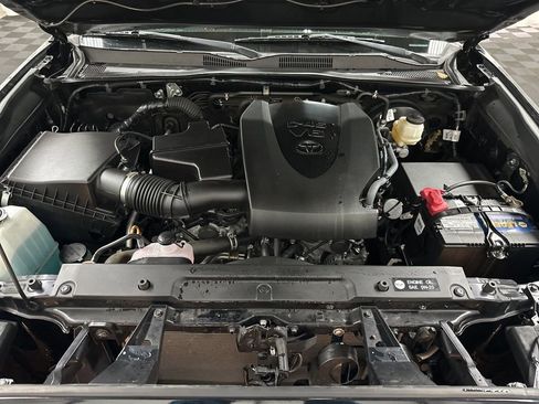 Used 2019 Toyota Tacoma TRD Sport AWD/4WD image 39