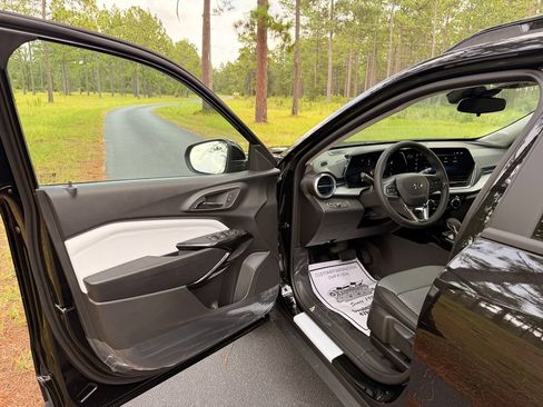 New 2026 Chevrolet Trax LT w/ Driver Confidence Package FWD image 11