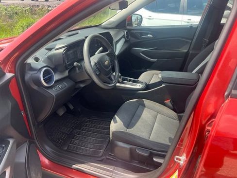 Used 2024 Chevrolet Trax LS w/ LS Convenience Package FWD image 40