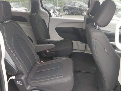 Used 2020 Chrysler Voyager LX FWD image 6