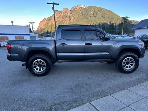 Used 2023 Toyota Tacoma 4x4 Double Cab w/ Trail Edition image 5
