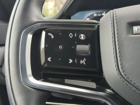 Used 2025 Land Rover Range Rover Sport SE image 25