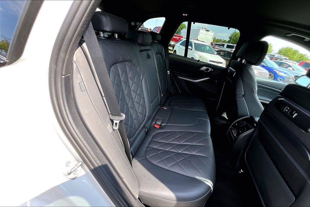 Used 2024 BMW X5 M60i AWD/4WD image 25
