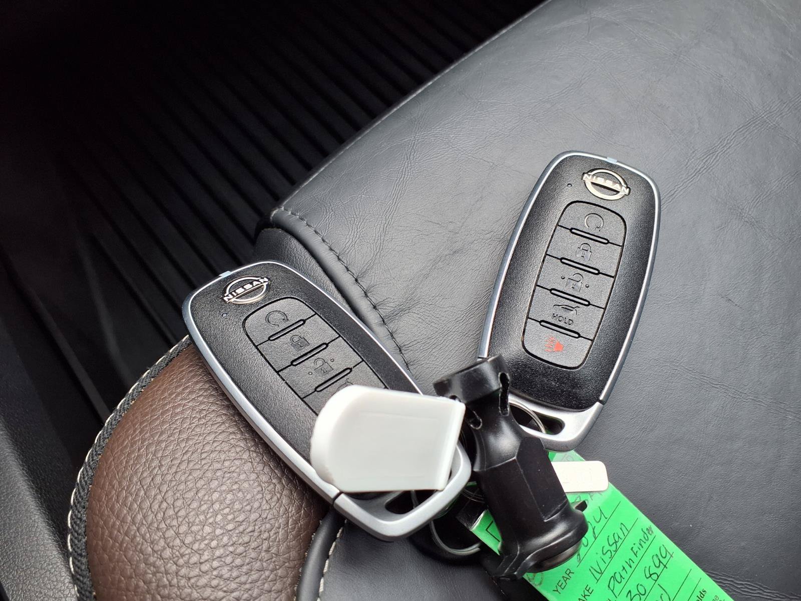 Used 2024 Nissan Pathfinder Platinum AWD/4WD image 18