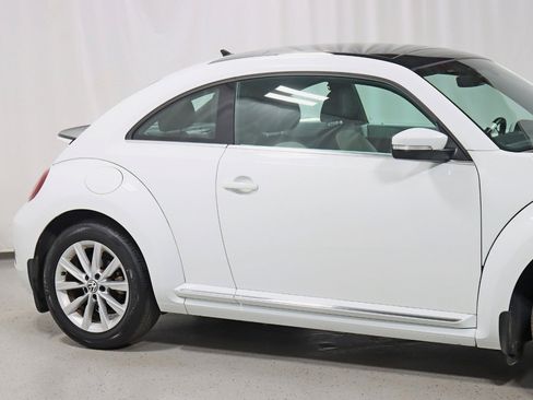 Used 2019 Volkswagen Beetle 2.0T SE FWD image 3