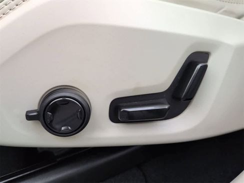 Used 2023 Volvo XC60 B5 Ultimate image 18