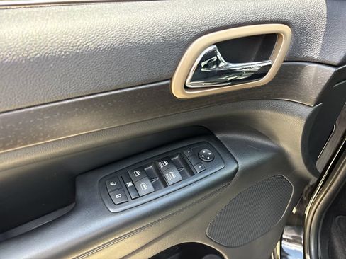 Used 2016 Jeep Grand Cherokee Laredo w/ Quick Order Package 23E RWD image 16