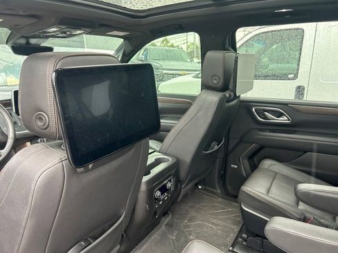 Used 2023 Chevrolet Suburban High Country AWD/4WD image 9