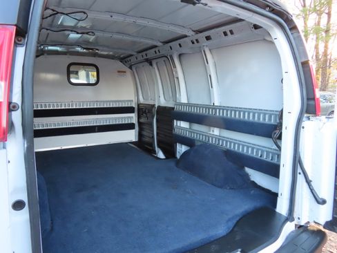 Used 2019 Chevrolet Express 2500 image 10