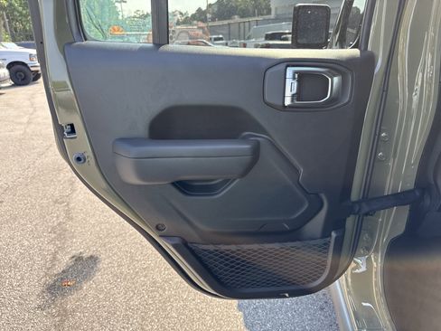 New 2025 Jeep Wrangler Rubicon w/ XTREMEE 35" Tire Package image 22