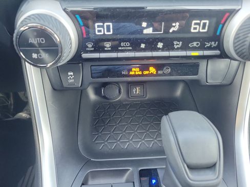 Used 2025 Toyota RAV4 LE AWD/4WD image 25