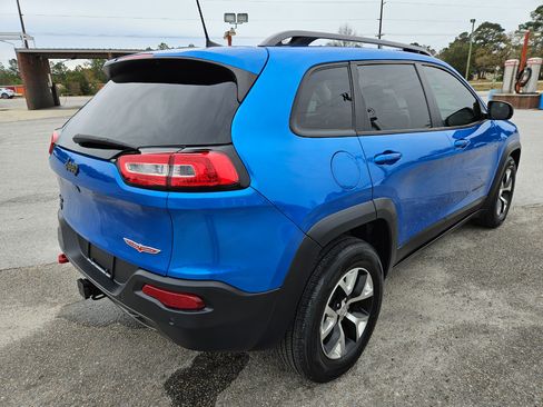 Used 2017 Jeep Cherokee Trailhawk w/ Comfort/Convenience Group image 6