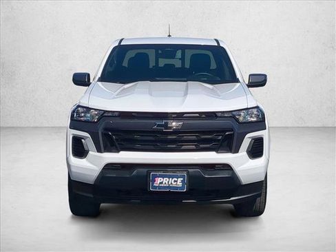 Used 2025 Chevrolet Colorado LT AWD/4WD image 2