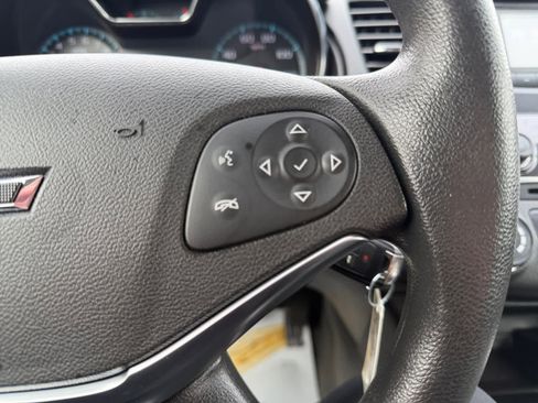 Used 2015 Chevrolet Impala LS w/ LS Convenience Package image 18