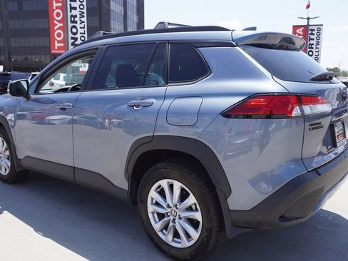 Used 2024 Toyota Corolla Cross LE w/ Moonroof Package FWD image 5