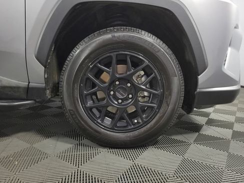 Used 2021 Toyota RAV4 XLE FWD image 9