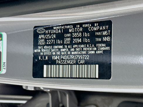 Used 2024 Hyundai Elantra Limited FWD image 12