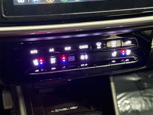 Used 2023 Chevrolet Bolt EUV LT w/ Convenience Package image 16