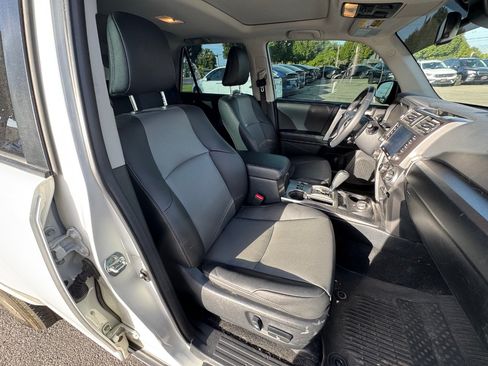 Used 2023 Toyota 4Runner SR5 Premium w/ Moonroof Package AWD/4WD image 10