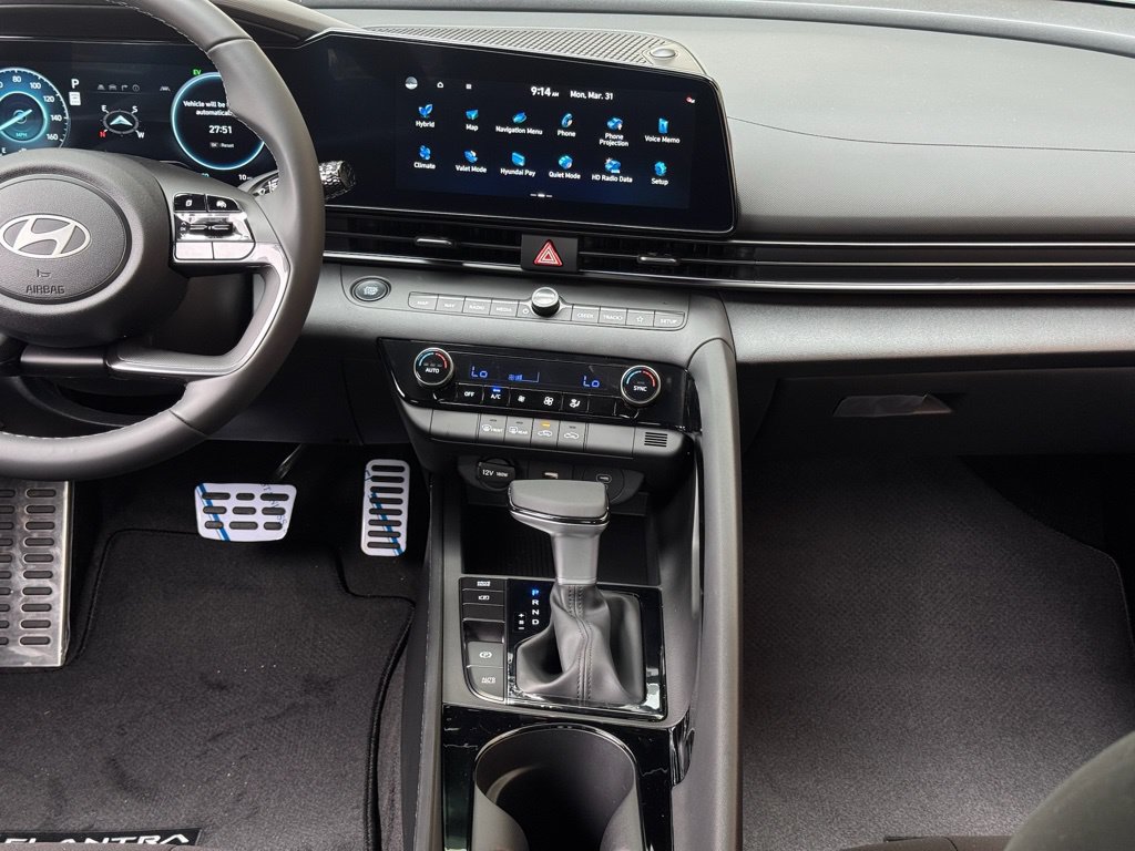 New 2025 Hyundai Elantra SEL FWD image 3
