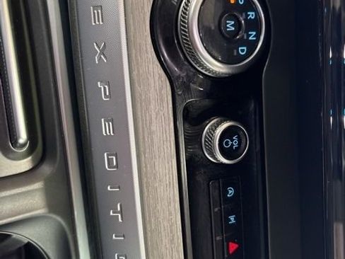 Used 2025 Ford Expedition Platinum AWD/4WD image 2